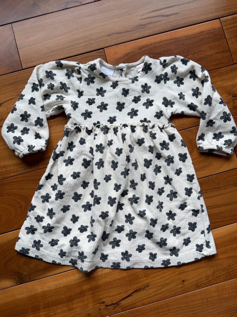 EUC ZARA Long Sleeve Dress. 3-4 Years Old.
